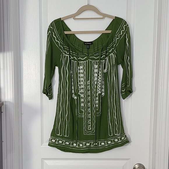 le chateau Green Embroidered Blouse, Size XXS - Picture 9 of 9